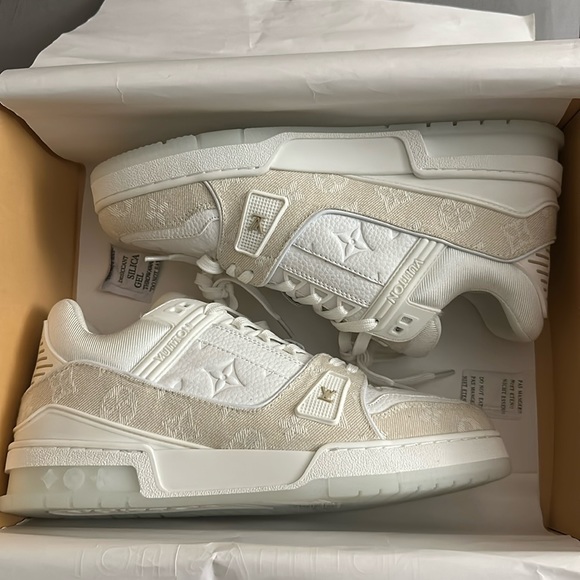 Louis Vuitton Trainer Sneaker size LV 8 (US 9 Perfectly) - Picture 2 of 10
